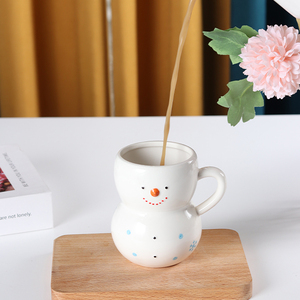 Taza de cerámica pintada a mano para niños, vaso de dibujos animados de muñeco de nieve y platillo, regalo de Navidad - Product Image 2