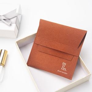 Enveloppe en velours élégante pour bijoux Pochette en daim microfibre avec logo personnalisé pour bagues boucles d'oreilles colliers Emballage élégant pour bijoux - Product Image 1