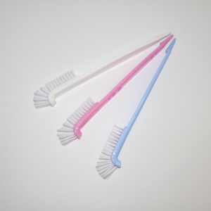 Brosse à biberon multifonction 2-en-1, brosse de nettoyage pour tétines de bébé, trous d'aération et fentes de pailles - Product Image 2