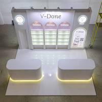 Kiosque cosmétique personnalisé avec éclairage LED, comptoir de réception incurvé, niche en arc, vitrine pour produits de soin de la peau et de parfumerie pour boutique de beauté
