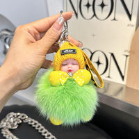 Adorable porte-clés poupée endormie - Pendentif en peluche pompon moelleux