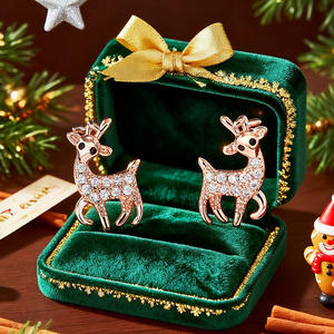 Orecchini a Perno a Forma di Renna, in Lega di Zinco Placcata Oro Rosa con Cristalli e Strass, Gioielli Moda Donna - Product Image 5