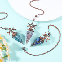 Pendentif en résine polie en forme de cône hexagonal, incrusté de copeaux de cristaux de guérison pour l'équilibre, la radiesthésie, la divination, la décoration spirituelle suspendue