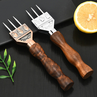 Ciseau à glace Trident Crâne 3 dents en acier inoxydable avec manche en bois massif, outil de façonnage de glace pour barman, bar à whisky, OEM