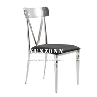 Nouvelle chaise blanche d'hôtel de mariage de coussin de conception avec le dos en forme de V d'acier inoxydable d'or