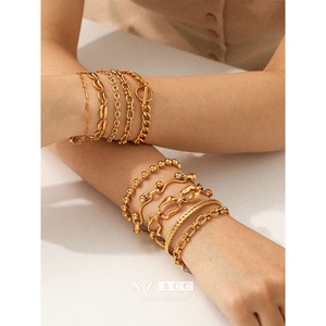 Bracciale a maglie <span class=keywords><strong>con</strong></span> <span class=keywords><strong>perline</strong></span> a corda Figaro cubano |   Gioielli <span class=keywords><strong>con</strong></span> Catena in Acciaio Inossidabile Placcato Oro 18K PVD, Impermeabili <span class=keywords><strong>e</strong></span> Ipoallergenici - Product Image 2