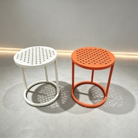 Nouvelle arrivée, table basse et table d'appoint en aluminium perforé, durable et légère, pour hôtel et villa