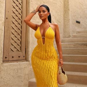 <span class=keywords><strong>Abito</strong></span> Lungo <span class=keywords><strong>Giallo</strong></span> con Scollo a V Profondo e Dettagli Texturizzati, Perfetto per Spiaggia e Feste, Vestito Sexy con Lacci - Product Image 2