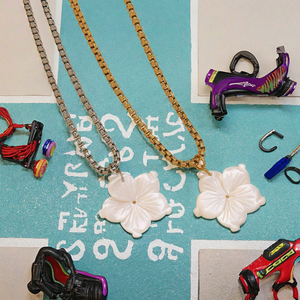 Collana di fiori di conchiglia bianca con Azalea madreperla <span class=keywords><strong>ciondolo</strong></span> 18K oro catena d'onda in acciaio inossidabile gioielli regalo per lei - Product Image 3