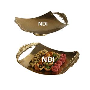 Plateau de service à finition antique au design élégant Plateau décoratif fait à la main Plateau en métal pour petit-déjeuner à usage polyvalent - Product Image 2