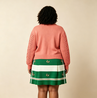 Ensemble de tricots pour femmes OEM, cardigan rouge avec chaînes dorées, robe courte à deux tons vert et blanc au-dessus du genou pour femmes