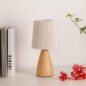 Lámpara de mesa de tela con pantalla de papel plisado y base de cerámica Lámpara de mesa interior estilo Wabi-sabi - Product Image 6