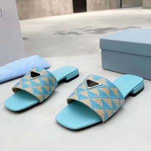 Sandales personnalisées pour femmes en cuir PU, design de créateur, haute qualité, tongs de plage, été, décontractées, légères, respirantes, tendance mode - Product Image 3