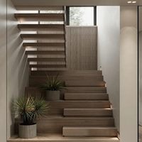 Escalier suspendu intégral intérieur avec garde-corps en verre, finition personnalisée, luxe léger, duplex surélevé