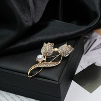 Broche vintage fleurie en perles et strass, épingle en métal de qualité supérieure, accessoire de mode polyvalent pour la décoration des vêtements