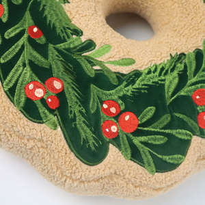 Coussin décoratif brodé personnalisé en forme de couronne de Noël verte pour canapé, ornement douillet pour un joyeux Noël - Product Image 5