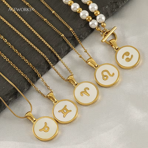 Amuletos del Zodiaco de Concha |   Colgante de Moneda de 16 mm en Acero Inoxidable Chapado en Oro PVD de 18K |   Hipoalergénico, Resistente al Agua y al Deslustre - Product Image 5