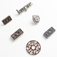 Étiquettes métalliques personnalisées faites à la main en argent et bronze, accessoires de couture vintage en alliage pour vêtements, chapeaux, étiquettes plaquées pour l'identification des vêtements