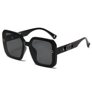 Lunettes de soleil haut de gamme à succès avec protection UV400, monture carrée, style luxueux et tendance, effet brillant, pour un look décontracté - Product Image 1
