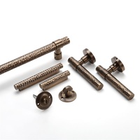 Poignée de porte classique martelée en cuivre pur, finition bronze brossé, levier de traction de luxe pour hôtel, villa, chambre de resort