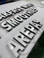 Enseigne personnalisée en lettres 3D en acrylique avec éclairage LED, enseigne extérieure imperméable pour les devantures de magasins, restaurants, entreprises, logo