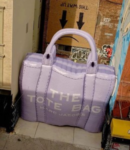 Sac fourre-tout géant en cuir pour femmes violet gonflable avec souffleur, grand sac fourre-tout gonflable pour promotion - Product Image 2