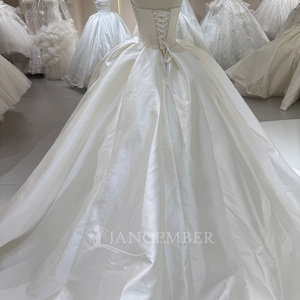 Robe de mariée élégante sans bretelles avec décolleté orné de cristaux, asymétrique, à volants sur les hanches, en satin ivoire, style robe de bal, Jancember - Product Image 5