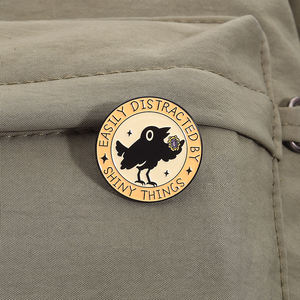 Cartoon Crow Emaille Pin Lustiger Vogel, der Diamant brosche hält Ich liebe Schmuckstücke Abzeichen Geschenk Schmuck Großhandel - Product Image 1