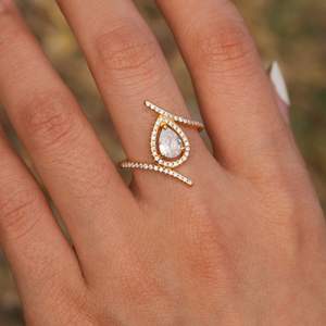 Anello in Moissanite Placcato Argento S925 e Oro 18k per Donne con Design <span class=keywords><strong>a</strong></span> Goccia d'Acqua e Incastonatura Completa dalla Fabbrica di Gioielli MUSHAN - Product Image 4