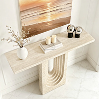 Table console sur mesure en travertin naturel, en forme de U, avec base sculptée encastrée, table de couloir en pierre pour entrée de villa de luxe résidentielle