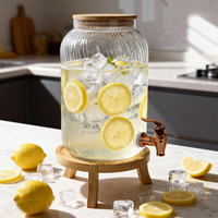 Vente en gros de grand pot en verre de 4 L, grand volume, vertical, à nervures, distributeur de boissons, jus, avec robinet pour buffet