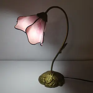 Lampu Meja Gaya Tiffany Antik Lampu Meja Buatan Tangan Kaca Patri Lampu Meja Bayangan Kelopak Merah Muda Lampu Dibuat Sesuai Pesanan