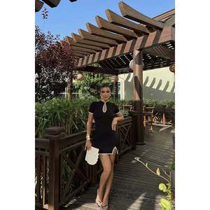 Robe à imprimé floral avec bordure noire, col carré, manches bouffantes, élégante et sobre, idéale pour le travail ou les soirées, kaftan, logo personnalisé, prix abordable - Product Image 1