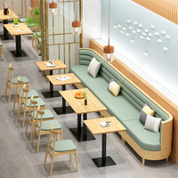 Ensembles de table et de chaises de restaurant à motif carré moderne Combinaison de sièges de carte de canapé en cuir pour le projet de café d'hôtel