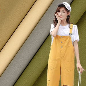Rouleau de tissu chino en sergé de coton 98% coton 2% élasthanne, finition pêchée, tissu en coton élasthanne pour vêtements de travail personnalisés - Product Image 1