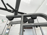 Équipement de musculation pour salle de sport : Système de poulies à câble réglable avec rack et machines à sélection de charge par broche