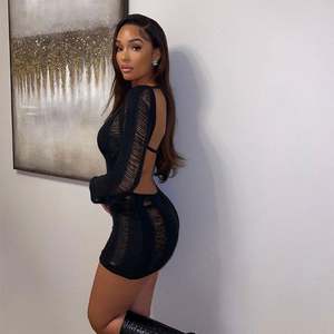 เดรสสั้นเซ็กซี่แขนยาวผ้าถักแบบโปร่งหลังเปลือย รุ่น 8950 ลายฉลุฉีกขาด โชว์หลัง  คอลเลคชั่นฤดูร้อน 2022 - Product Image 1