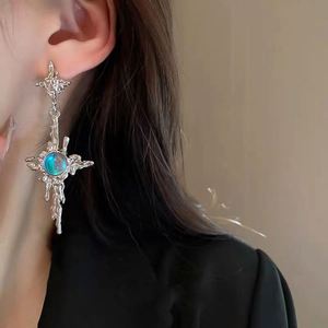 Boucles d'oreilles pendantes en métal liquide irrégulier avec croix et pierre de lune, tendance jeune fille, bijoux en gros - Product Image 5