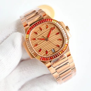 Reloj Mecánico de Lujo para Mujer con Esfera Dorada Rosa Estilo Joyería, Incrustada con Gemas de Colores y Patrón Ondulado - Product Image 1