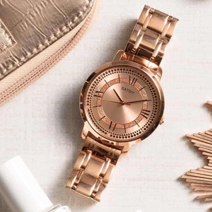 <span class=keywords><strong>Montre</strong></span> de luxe pour femme <span class=keywords><strong>Guess</strong></span> W0933L3, boîtier <span class=keywords><strong>en</strong></span> acier inoxydable plaqué <span class=keywords><strong>or</strong></span> rose 40 mm, design simple, chronographe à aiguilles, 30 m WR, quartz - Product Image 1