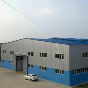 Prefabricated steel structural warehouse workshop long span accept customization using sandwich panel insulation wall and roof.