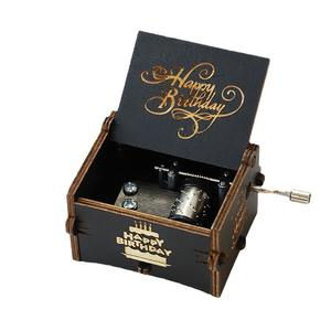 Caja Musical <span class=keywords><strong>de</strong></span> Madera con Diseño Clásico Tallado <span class=keywords><strong>de</strong></span> Ocho Notas, Adorno <span class=keywords><strong>de</strong></span> Madera <span class=keywords><strong>de</strong></span> Pino MDF con Manivela, Letrero <span class=keywords><strong>de</strong></span> Pared, Regalo Artesanal <span class=keywords><strong>de</strong></span> Navidad - Product Image 1