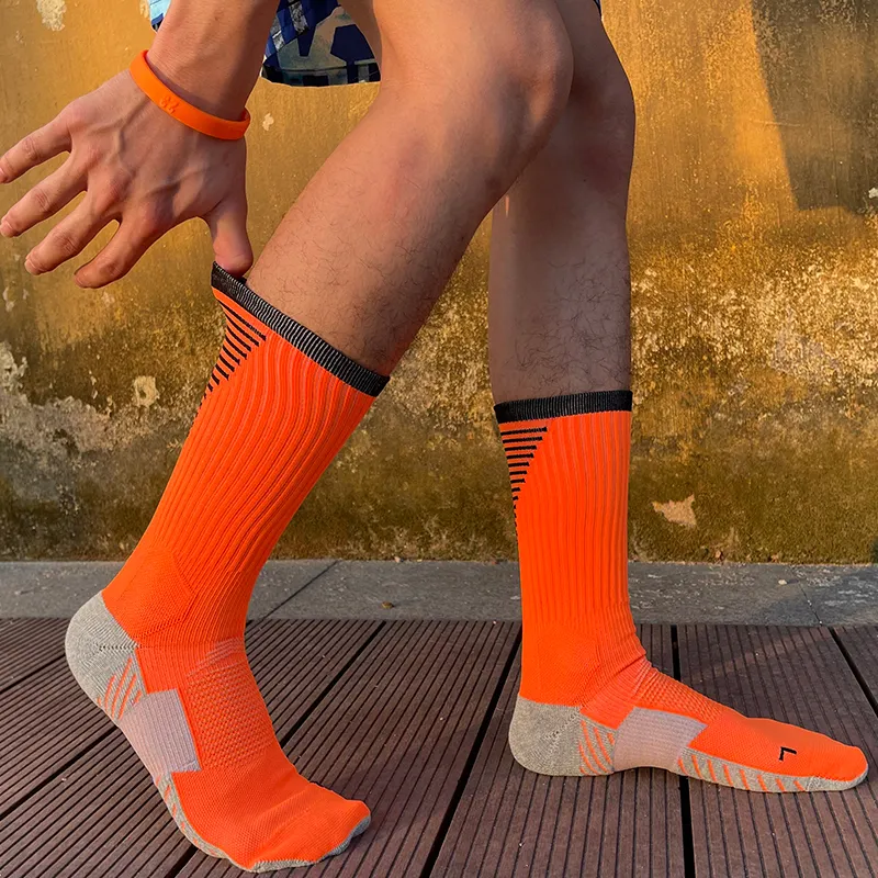 OEM fashion dress socks Custom logo mens basketball socks design 100% cotton crew sport socks for man
