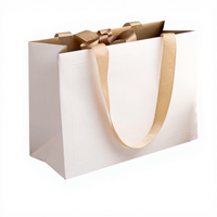 Sacs shopping en papier personnalisés avec logo, sacs cadeaux en papier d'art blanc de luxe, poignée en ruban satiné, sac shopping pliable