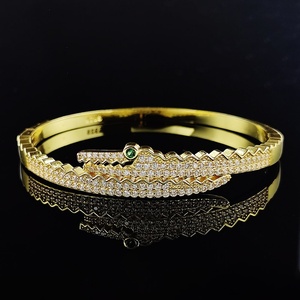 Bracelets pour femmes en cuivre incrusté de zircon, plaqué or 18 carats, motif animal européen et américain, design crocodile tendance, écologique, cadeau - Product Image 3
