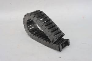 RiSheng yüksek uygun fiyatlı CNC makinesi aksesuar dayanıklı naylon çekirdek rulman esnek konveyör kablo sürükle tepsi için siyah - Product Image 5