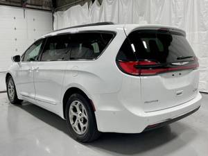 Meilleur prix de gros pour <span class=keywords><strong>Pacifica</strong></span> Limited 4 portes Mini-Van Turbo Cuir FWD ACC Intérieur Sombre Voitures d'occasion <span class=keywords><strong>à</strong></span> <span class=keywords><strong>vendre</strong></span> - Product Image 3