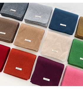 Bufanda de lana 100% tejida para mujer y hombre, color sólido, suave, agradable al tacto, cálida, para el invierno, bufanda de punto lisa para uso diario. - Product Image 2