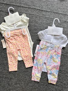 En stock : Ensemble 3 pièces côtelé en coton pour bébé fille (barboteuse à manches, pantalon fleuri, bandeau) – Vêtements de boutique pour <span class=keywords><strong>nouveau</strong></span>-<span class=keywords><strong>né</strong></span> 0-9 mois - Product Image 4
