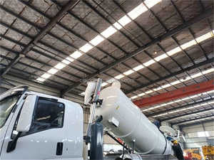 Camión de Succión de Aguas Residuales ISUZU GIGA 6X4 de 18 Toneladas, Camión Cisterna con Bomba de Vacío de 10 Toneladas, Conducción Derecha - Product Image 6